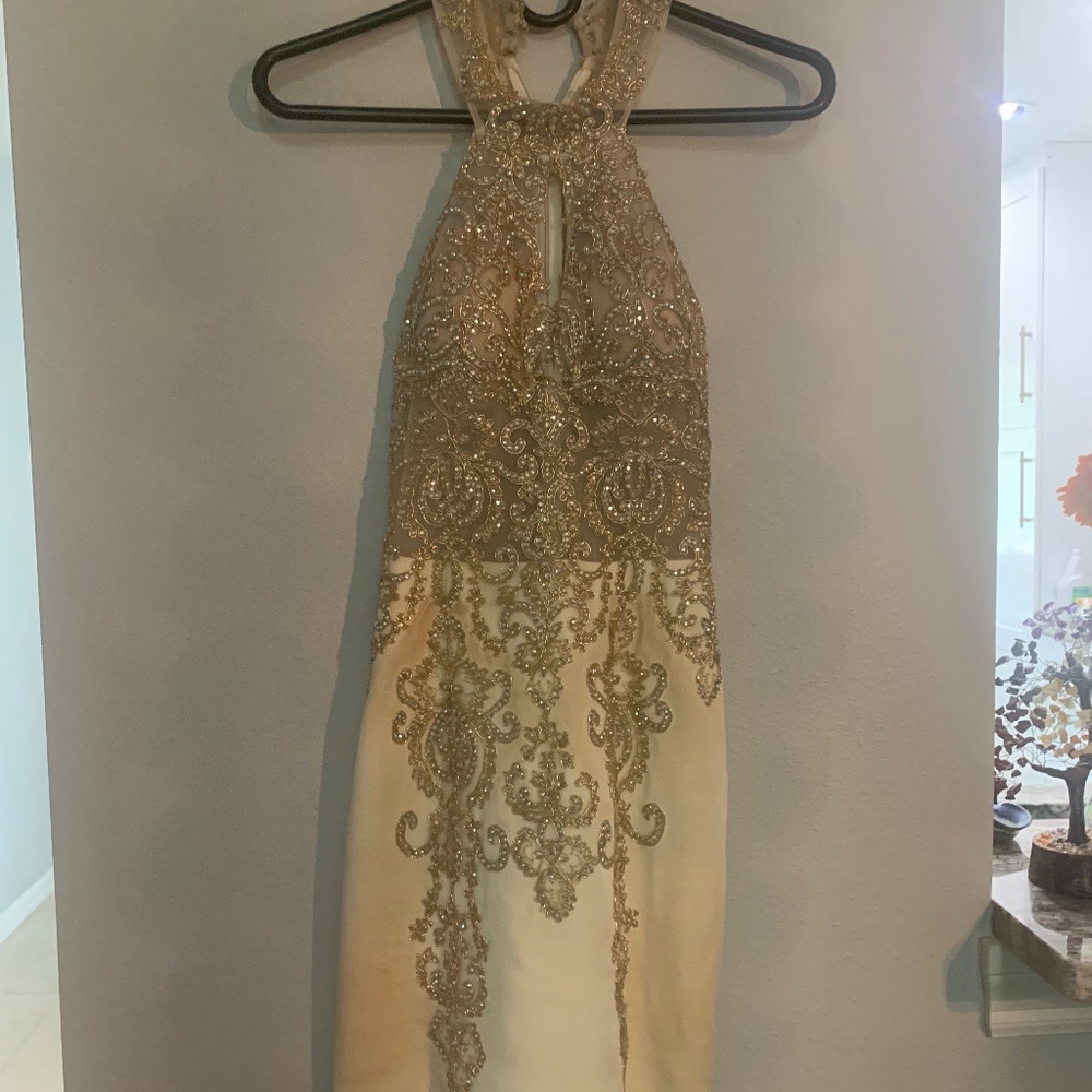 Women’s formal wear dress